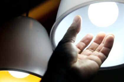 Aneel mantém bandeira verde e conta de luz não terá acréscimo em abril