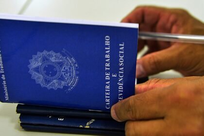 Brasil cria 255,3 mil postos de trabalho em fevereiro, aponta Caged