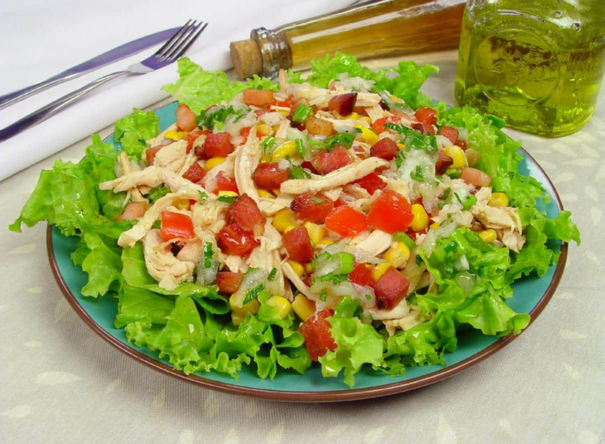 Como deixar a salada mais gostosa com ingredientes simples