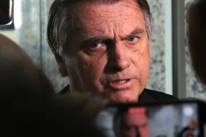 Defesa diz que Bolsonaro não tinha conhecimento sobre vídeo de Eduardo