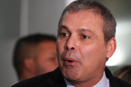 Deputado aciona Justiça contra alta de até 15% na conta de luz no Rio