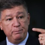 Dino dá 5 dias para senador explicar repasse de emendas à Lagoinha