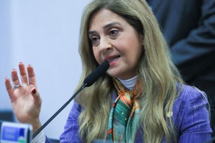Dino mantém depoimento de Leila Pereira na CPMI do INSS