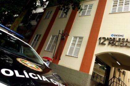 Indiciado por estupro coletivo no Rio se apresenta à polícia e é preso