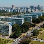 Lei reestrutura carreiras no Executivo e cria mais de 24 mil cargos