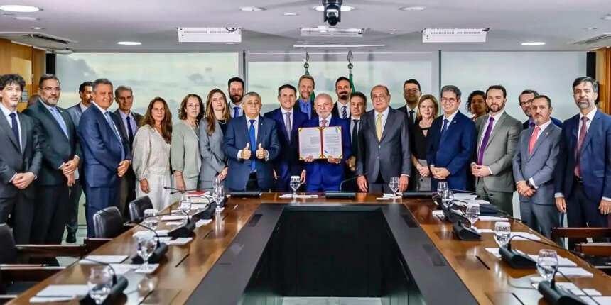 Lula sanciona Lei Antifacção e defende prisão de magnatas do crime