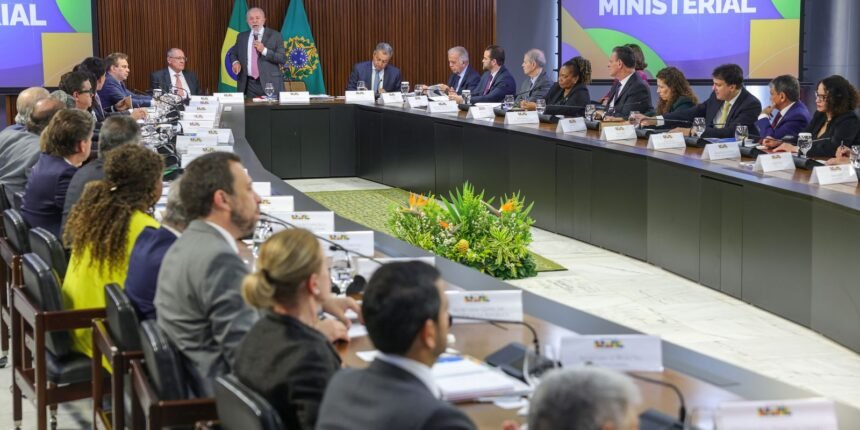 Lula se despede de ministros e confirma Alckmin como vice em chapa