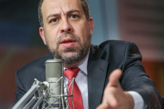 “Negociamos com os caminhoneiros”, diz Boulos sobre greve da categoria