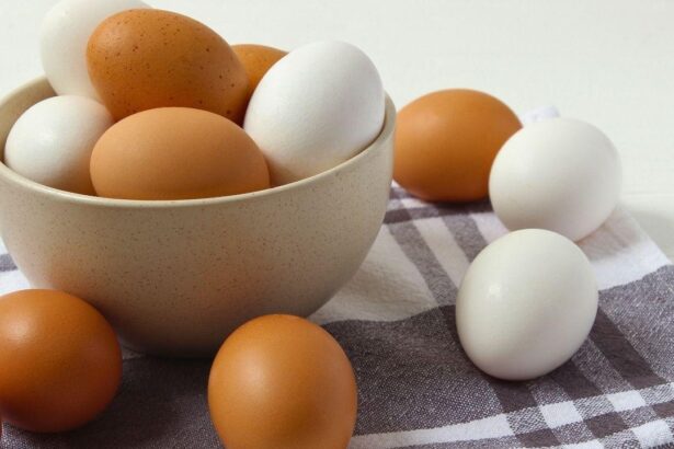 Choque térmico com gelo ajuda a soltar a casca do ovo cozido