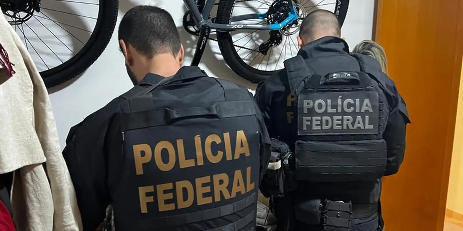 PF prende policiais militares envolvidos com grupos criminosos no Rio