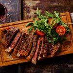 Truque simples no preparo pode deixar o bife mais macio e suculento