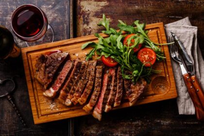 Truque simples no preparo pode deixar o bife mais macio e suculento