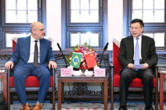 Presidente da EBC busca parcerias em visita institucional à China