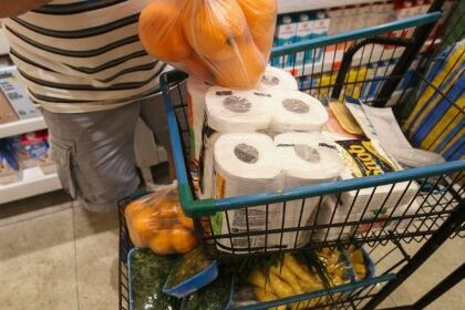 Prévia da inflação de março fica em 0,44%, pressionada por alimentos
