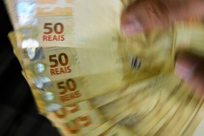 Receita paga lote da malha fina do Imposto de Renda de março