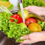 Salada murcha? Aprenda a conservar folhas na geladeira por mais tempo