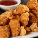 Truque simples para deixar o frango empanado mais crocante