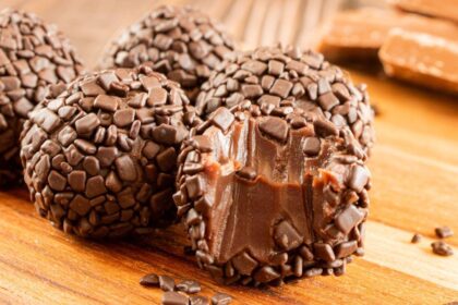 Imagem de brigadeiros enrolados