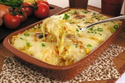 Receitas com frango desfiado ajudam a economizar sem abrir mão do sabor