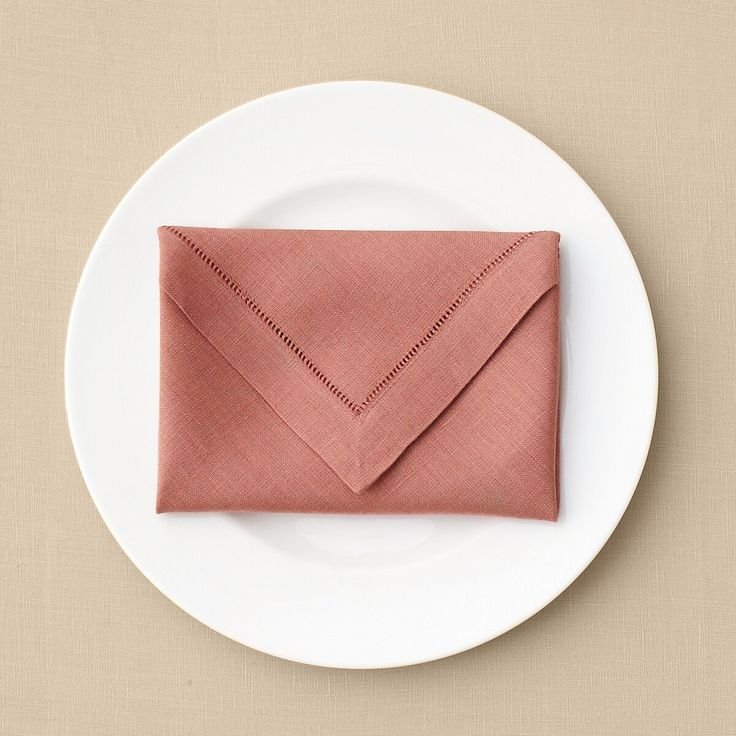 6 formas criativas de dobrar guardanapos e impressionar à mesa