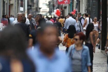 Abono salarial começa a ser pago para nascidos em março e abril