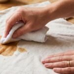 Adeus, sujeira: veja como remover manchas de café de tecidos com facilidade