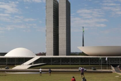 Alcolumbre fatia votação do PL da Dosimetria; governo denuncia manobra
