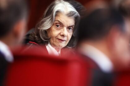 Cármen Lúcia antecipa eleição para sucessão no TSE
