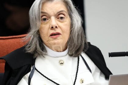 Carmen Lúcia vota para condenar Eduardo Bolsonaro por difamação