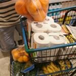 Cesta básica fica mais cara em todas as capitais brasileiras em março