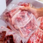 Como é o jeito certo de descongelar carne? Aprenda aqui
