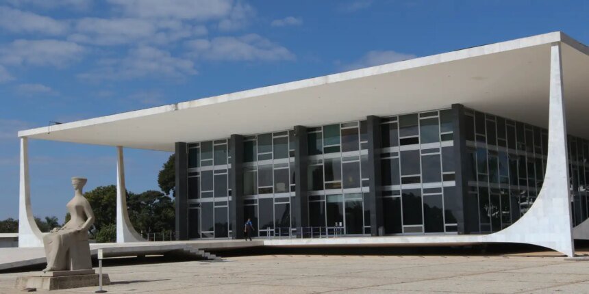 Defesa pede autorização do STF para que Bolsonaro possa operar ombro