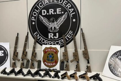 Em duas ações na Via Dutra, PF apreende 10 fuzis e 12 pistolas