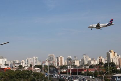 Empresas aéreas terão linha de crédito para enfrentar alta de custos