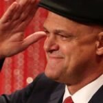 Família se despede de Oscar em cerimônia reservada de cremação