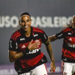 Flamengo derrota Vitória e fica perto de líderes no BR Feminino