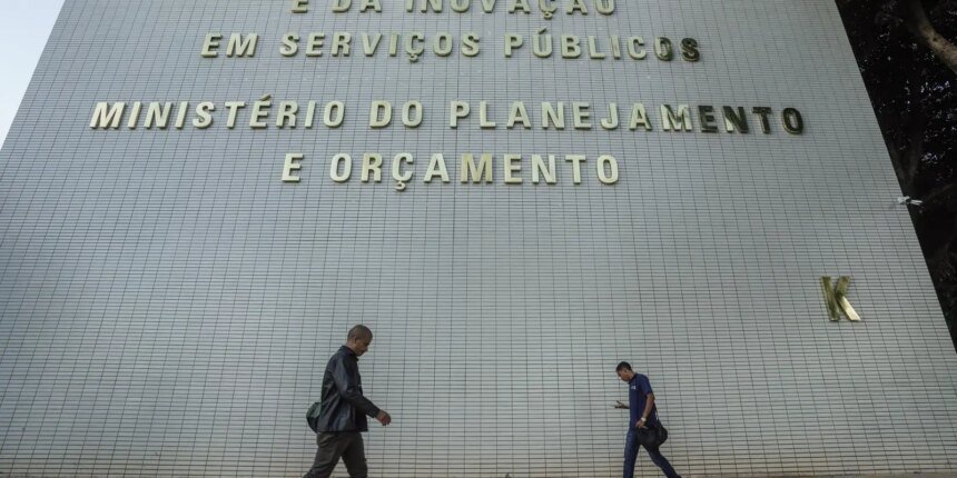 Gasto com pessoal e benefícios fiscais terão limite a partir de 2027