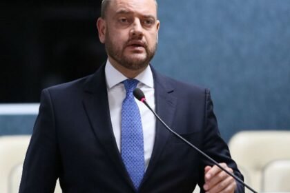 Governador em exercício do Rio troca comando de secretarias