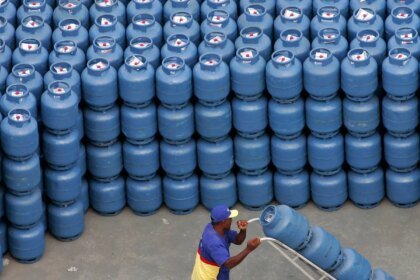 Governo libera R$ 330 milhões para segurar preço do gás de cozinha