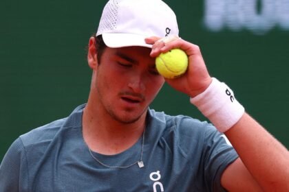 João Fonseca cai nas quartas de Mônaco para Zverev, número 3 do mundo