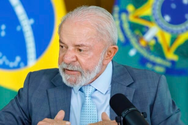 Lula envia ao Congresso projeto de lei pelo fim da escala 6x1