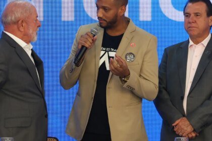 Lula pede mobilização a centrais sindicais para fim da escala 6x1