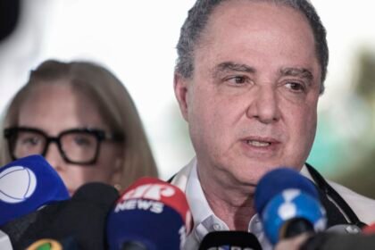 Médico diz que Lula retirou lesão e deve repousar nos próximos dias
