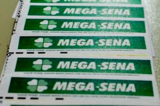 Mega-Sena acumula novamente e prêmio principal vai para R$ 130 milhões