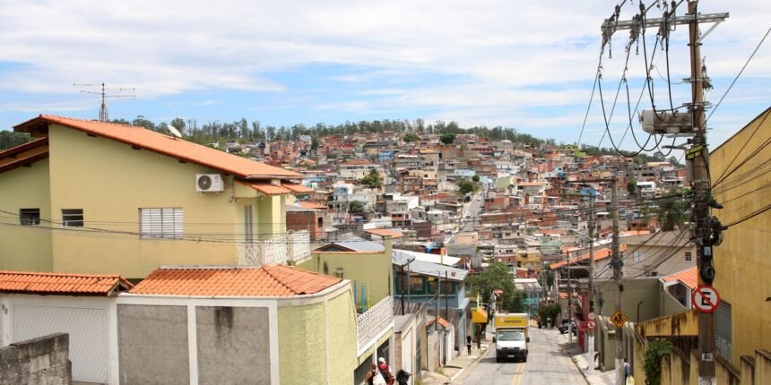 Moradores de Perus, em SP, acusam fraude em audiência pública