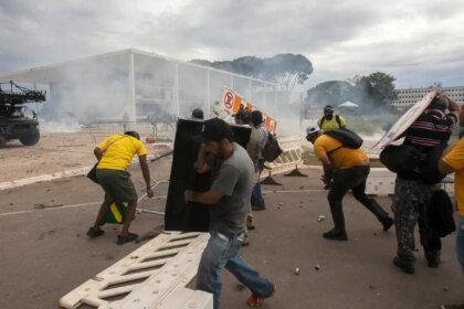 Moraes concede domiciliar a Fátima de Tubarão e mais 18 idosos do 8/01