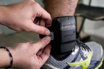 PM relata ao STF troca do carregador da tornozeleira de Bolsonaro