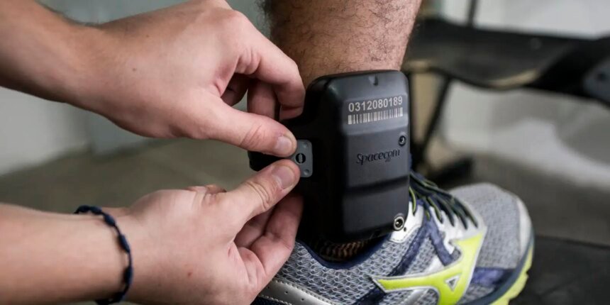 PM relata ao STF troca do carregador da tornozeleira de Bolsonaro