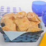 Pastel assado de frango fica dourado e crocante com ajustes simples no forno