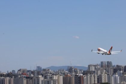 Petrobras anuncia que vai parcelar reajuste do querosene de aviação